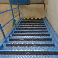 Prilagodljivi  protizdrsni trakovi  50mm x 18,3m Prilagodljivi  protizdrsni trakovi  50mm x 18,3m